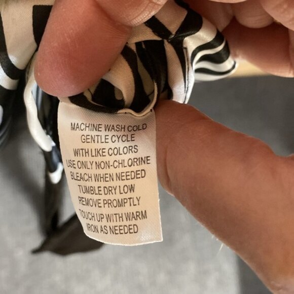 Allison Taylor Black and White Sheath Dress with Bell Sleeves - Picture 8 of 9